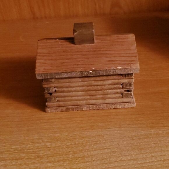 Set of three vintage cedar wooden Bank bundle - Picture 5 of 7